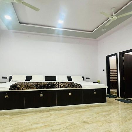 Hotel Rudra Residency Near Railway Station Mathura Buitenkant foto