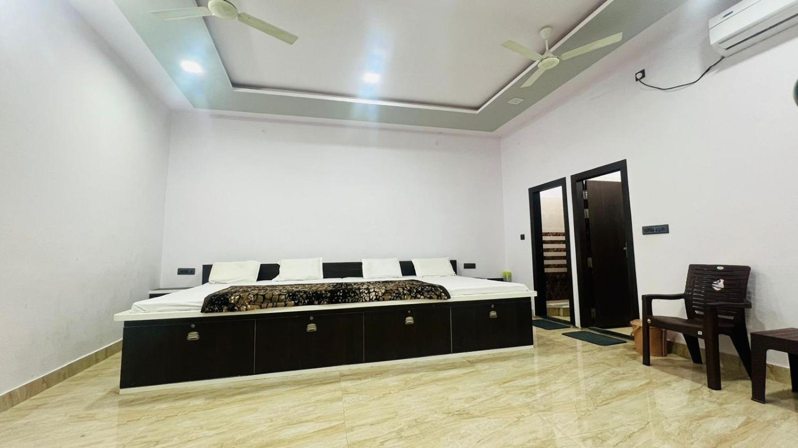 Hotel Rudra Residency Near Railway Station Mathura Buitenkant foto