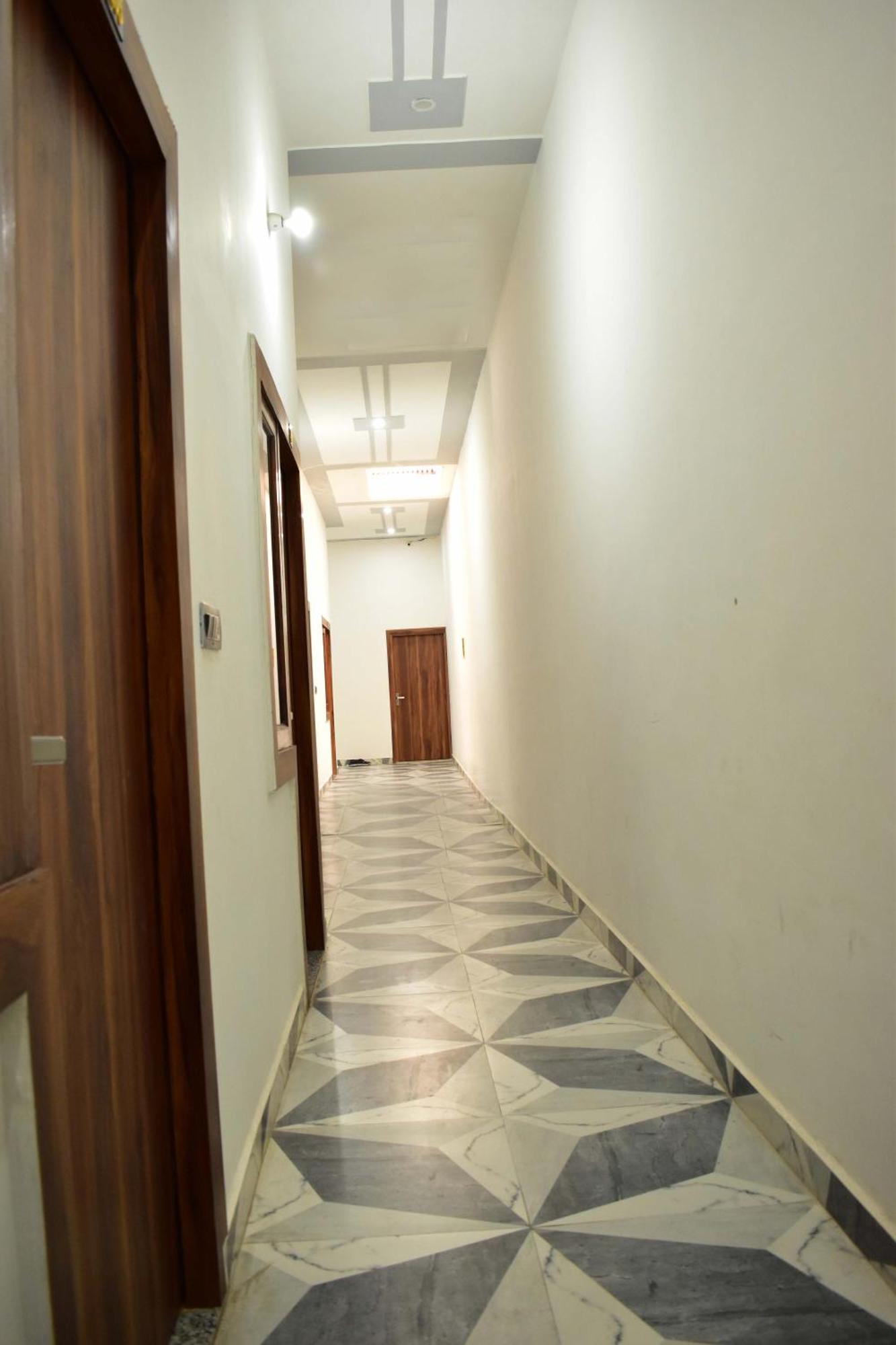 Hotel Rudra Residency Near Railway Station Mathura Buitenkant foto