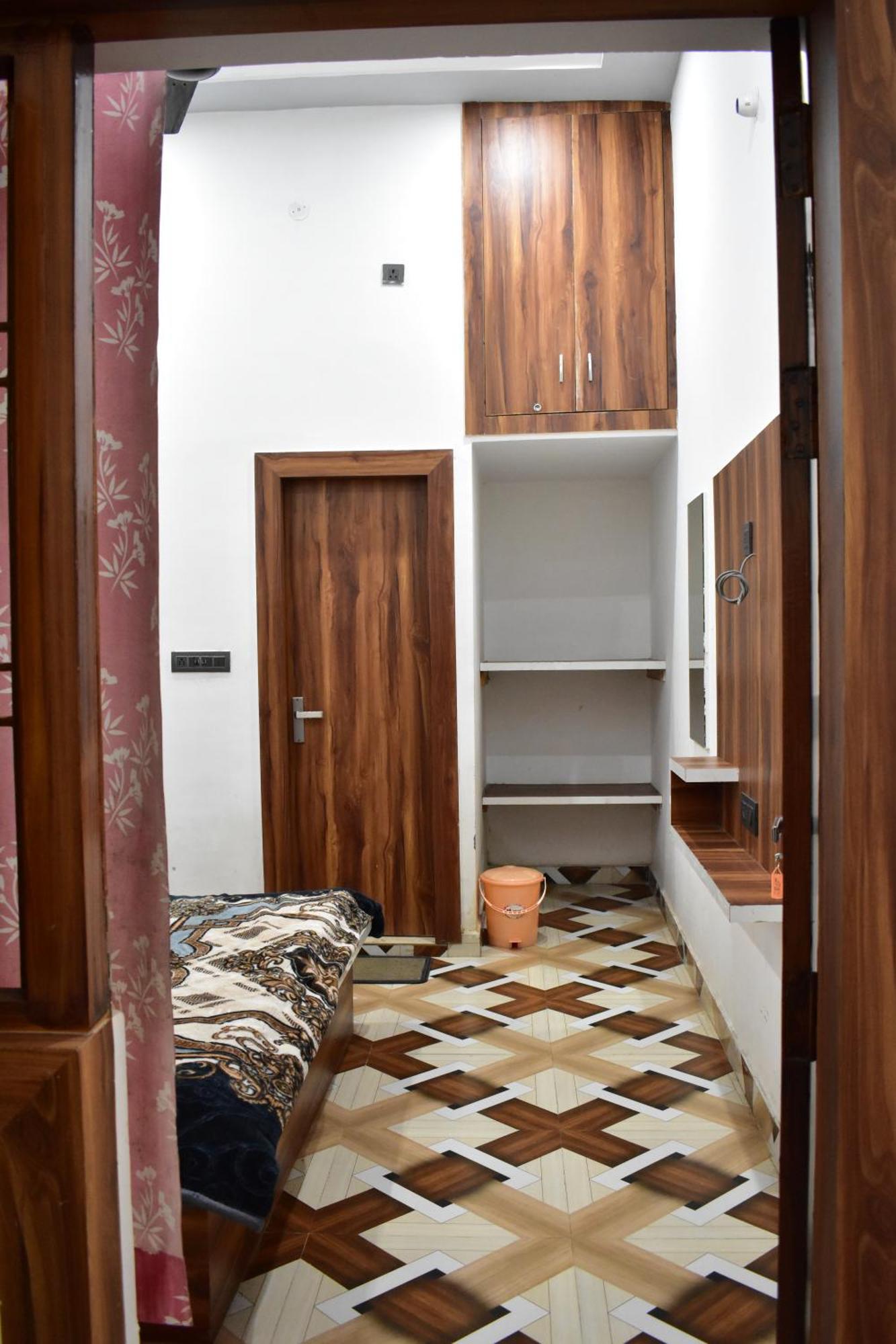 Hotel Rudra Inn , Near Railway And Bus Station , Shree Krishna Janambhoomi At 6 Min Distance , Free Parking Mathura Buitenkant foto