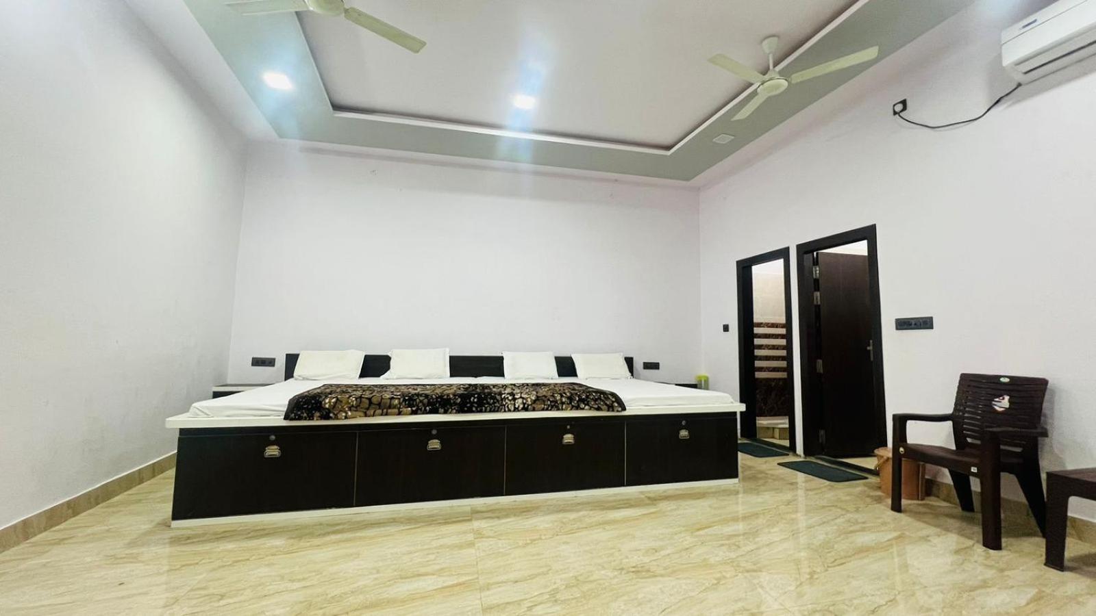 Hotel Rudra Residency Near Railway Station Mathura Buitenkant foto