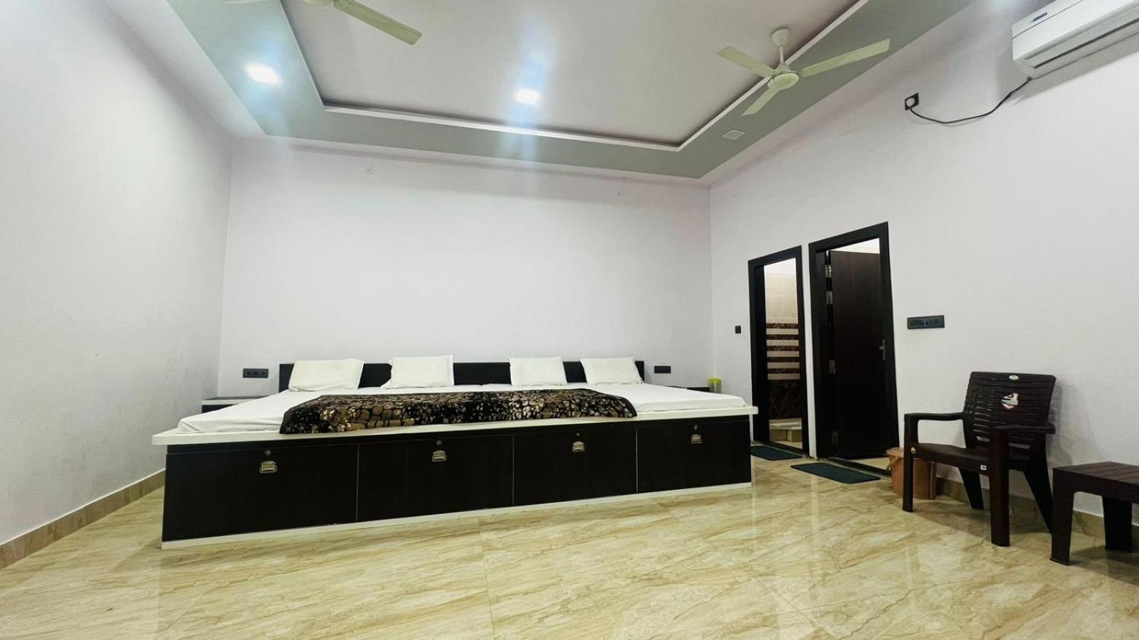 Hotel Rudra Residency Near Railway Station Mathura Buitenkant foto