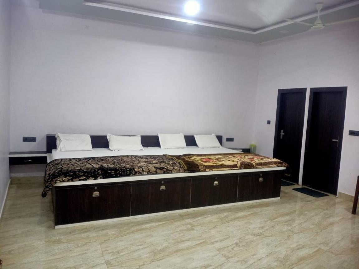 Hotel Rudra Residency Near Railway Station Mathura Buitenkant foto