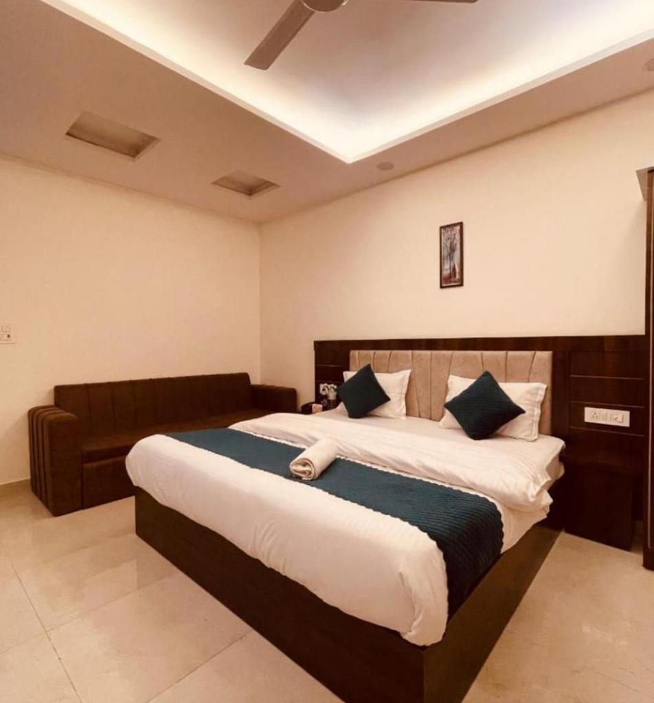 Hotel Rudra Residency Near Railway Station Mathura Buitenkant foto